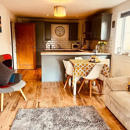 Harbour View Newquay, 2bed, 2br Parking, Ground Floor Apartment *